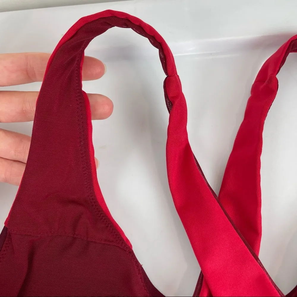 Victoria Sport Maroon Red Strappy Sports Bra Sz Small Criss Cross Back - Image 9