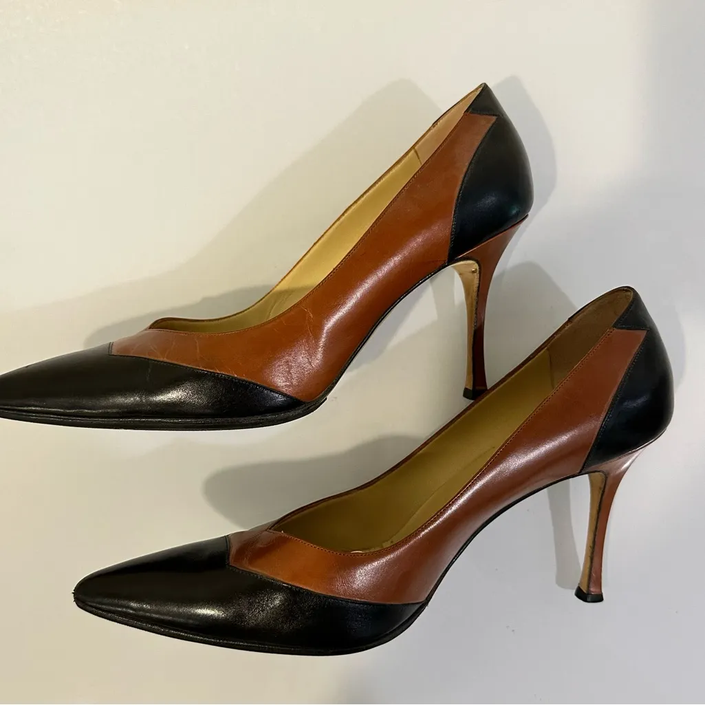 Manolo Blahnik Black and Brown Y2K Leather Geometric Pumps Pointy Toe Heels 39.5 - Image 2