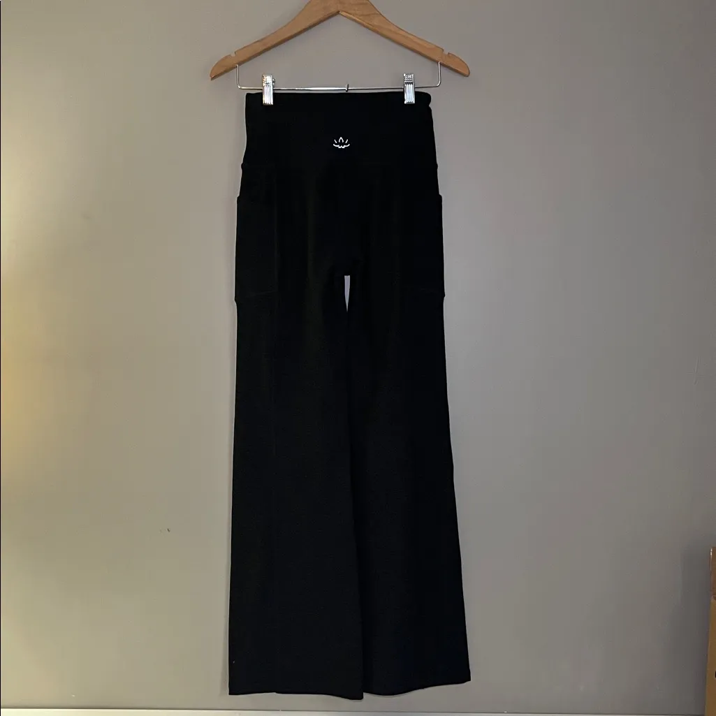 Beyond Yoga Women's Black Boot Cut Space Dyed High-Waisted Pants Small - Image 5