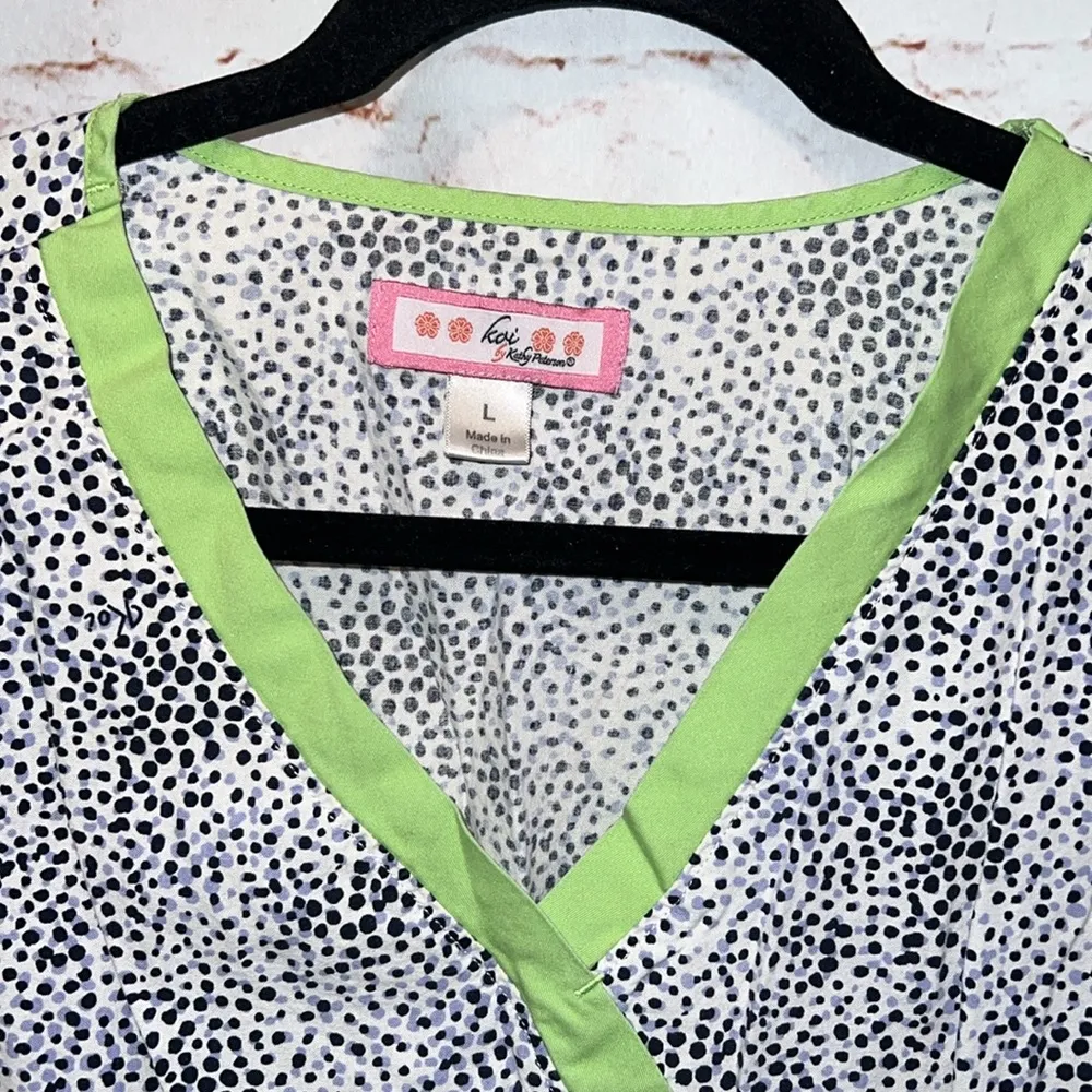 Koi Kathy Peterson Scrub Top Womens Large Black White Green Short Sleeve Uniform - Image 2