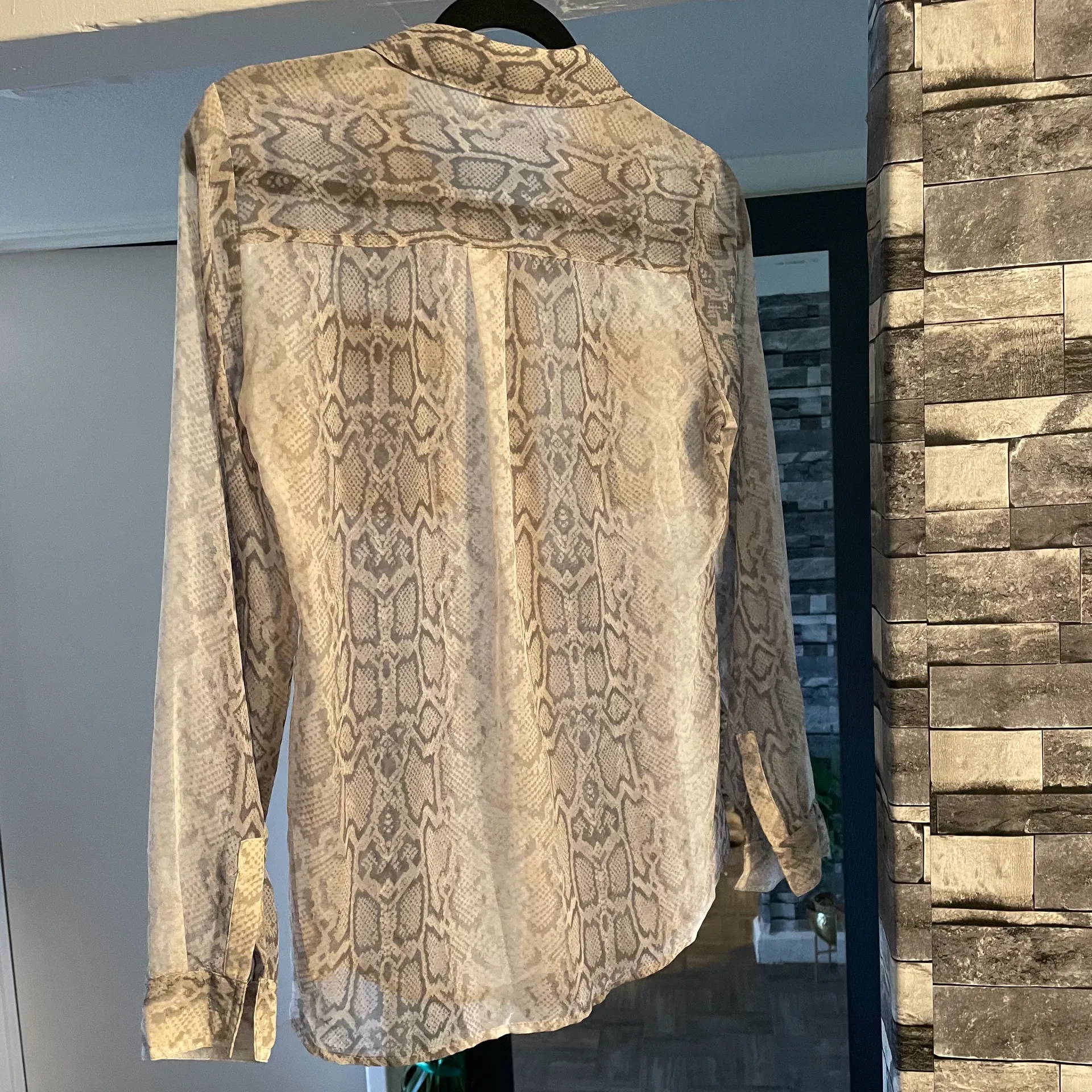 Old Navy snake print button up blouse - Image 6