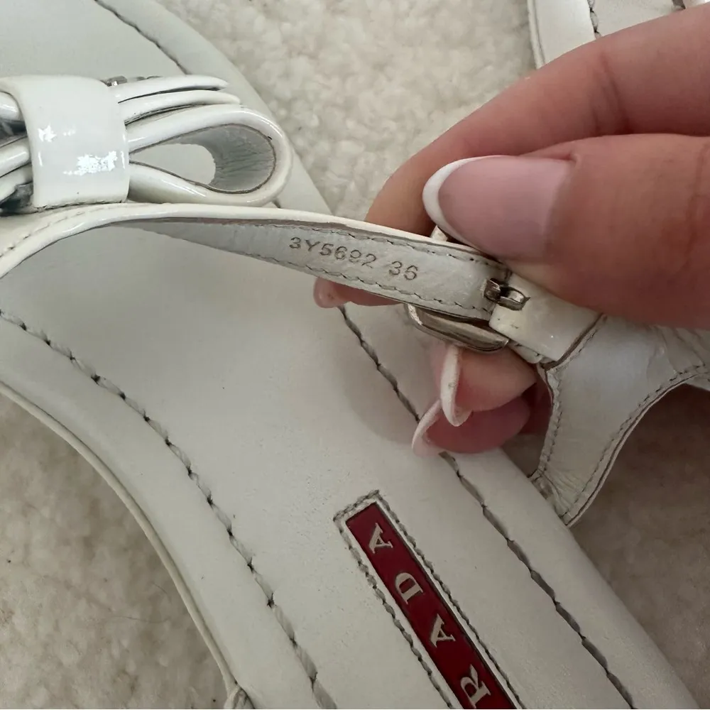 Prada thong slingback sandals ivory patent leather - Image 6