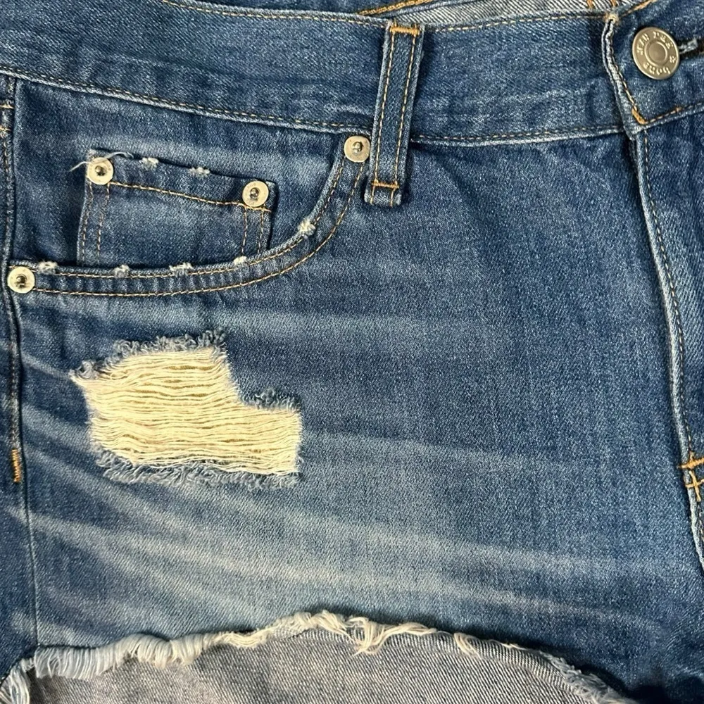 Revolve Rag & Bone The Cut-Off Jean Shorts in Freeport Size 29 Distressed Retro - Image 12