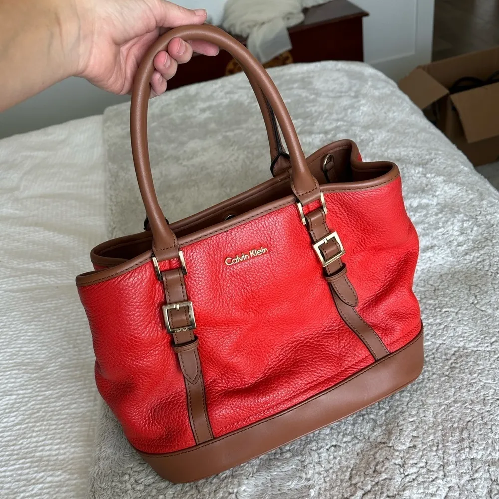 Calvin Klein Super cute  leather tote/purse - Image 11