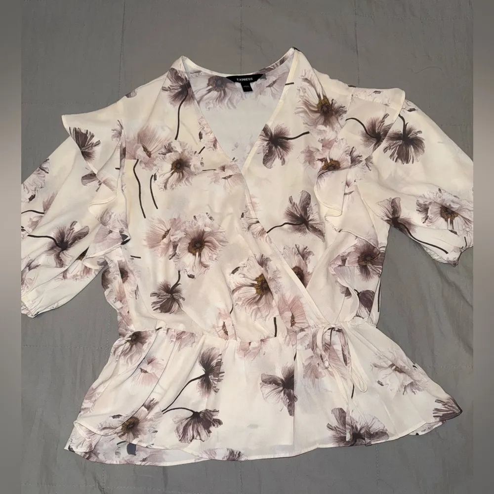 Express Floral Sheer Blouse size Large - Image 3
