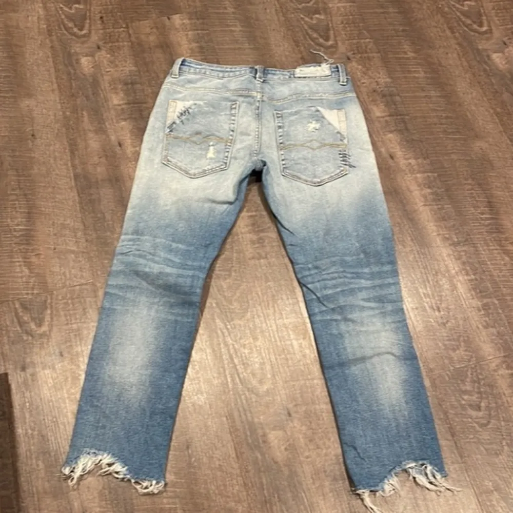 Zara distressed raw ankle hem jeans - Image 5