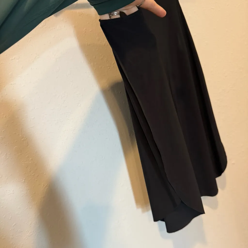 Onzie  Molly Tank Top in Black - Image 6