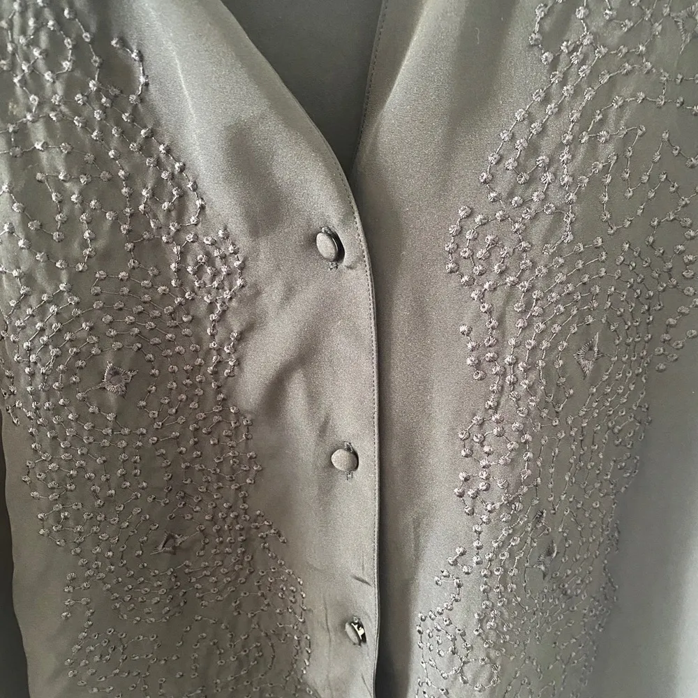 Woman embroidery blouse Size XL - Image 4