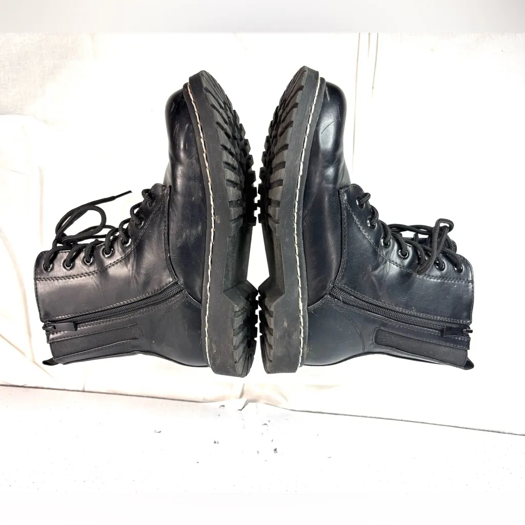 Torrid 8WW Combat Moto Boots Lug Sole Lace Up n Zip in Black - Wide - Image 3