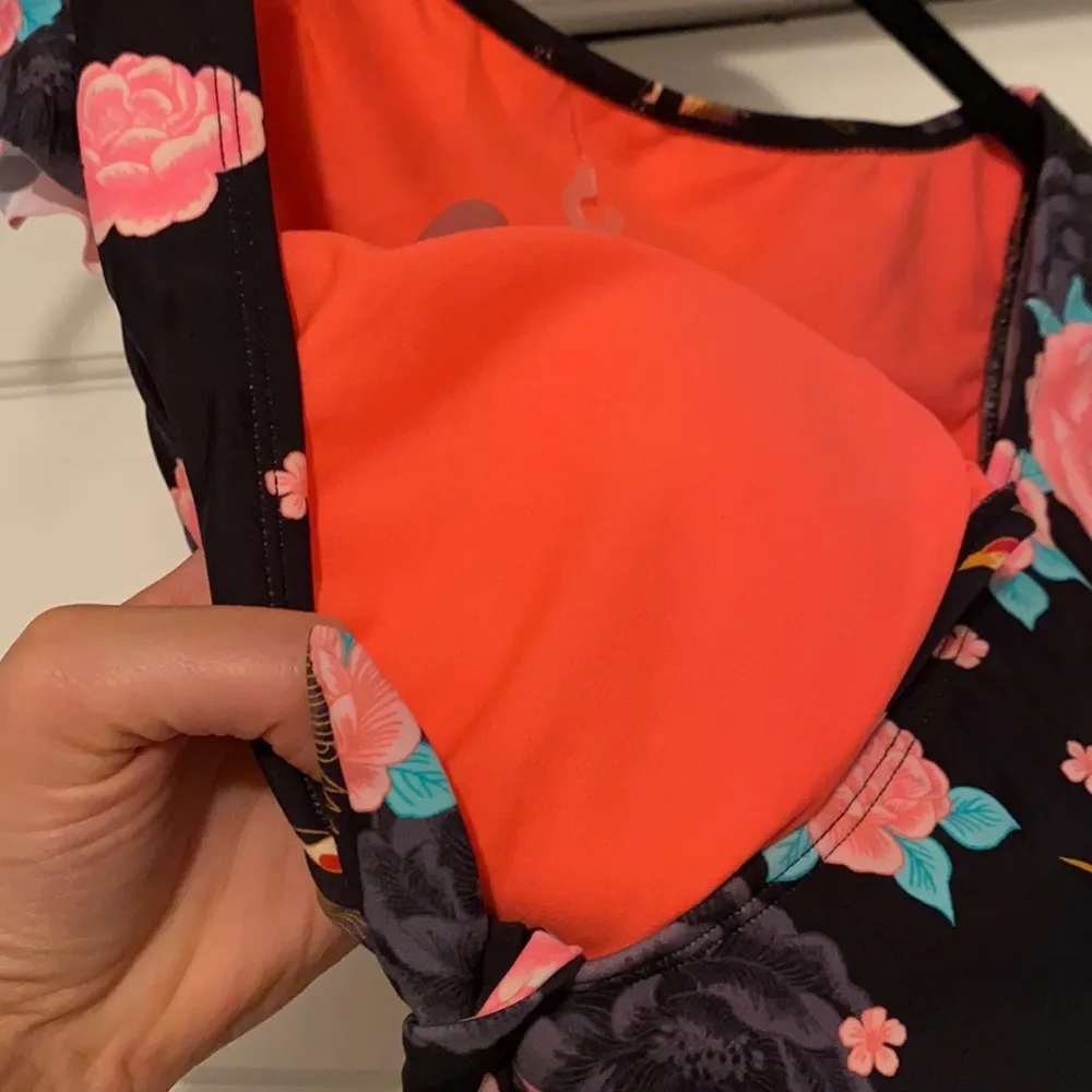 NWT Time and Tru rose/bird print ruffle swim top - Image 7
