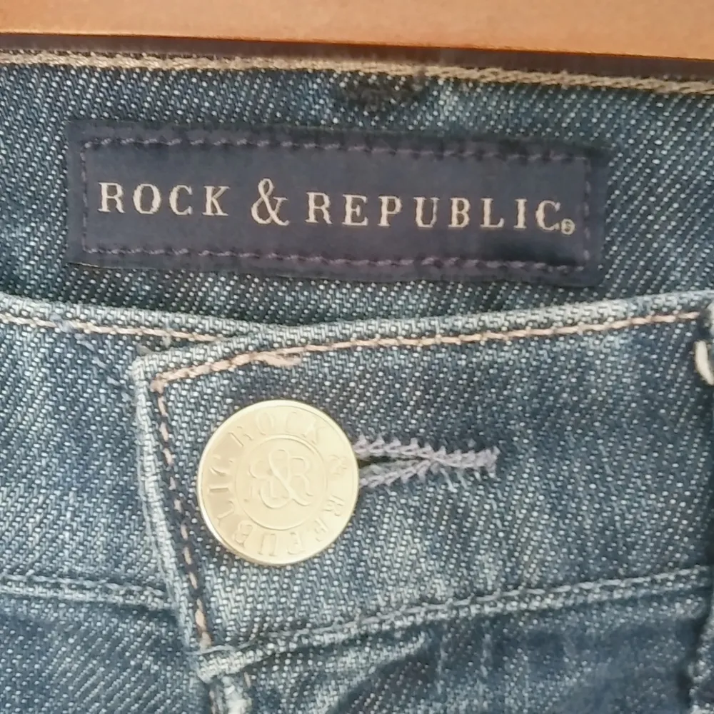 Rock & Republic 31 Raw Hem Jeans Shorts - Image 6
