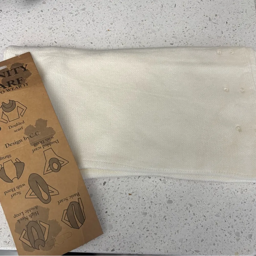 White C.C. California knit sweater infinity scarf cream Color NWT scarf - Image 2