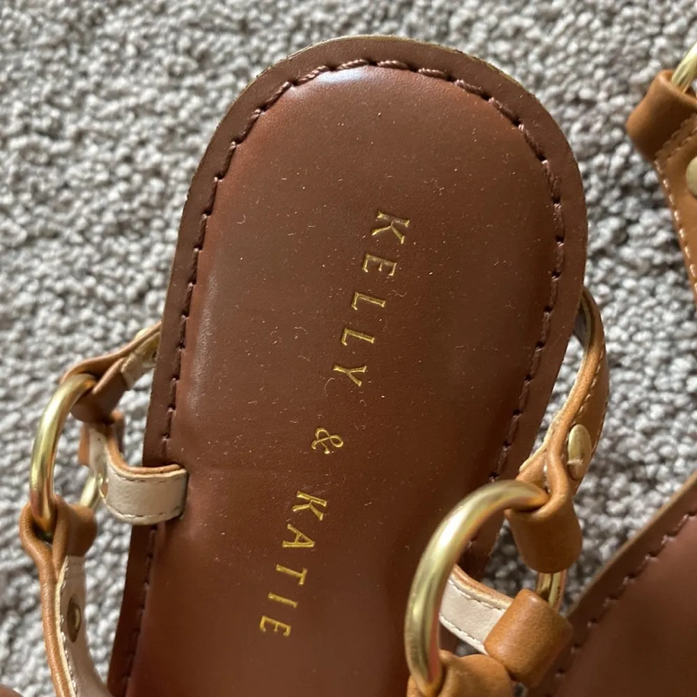 Kelly & Katie Sandals SIZE 7 - Image 2