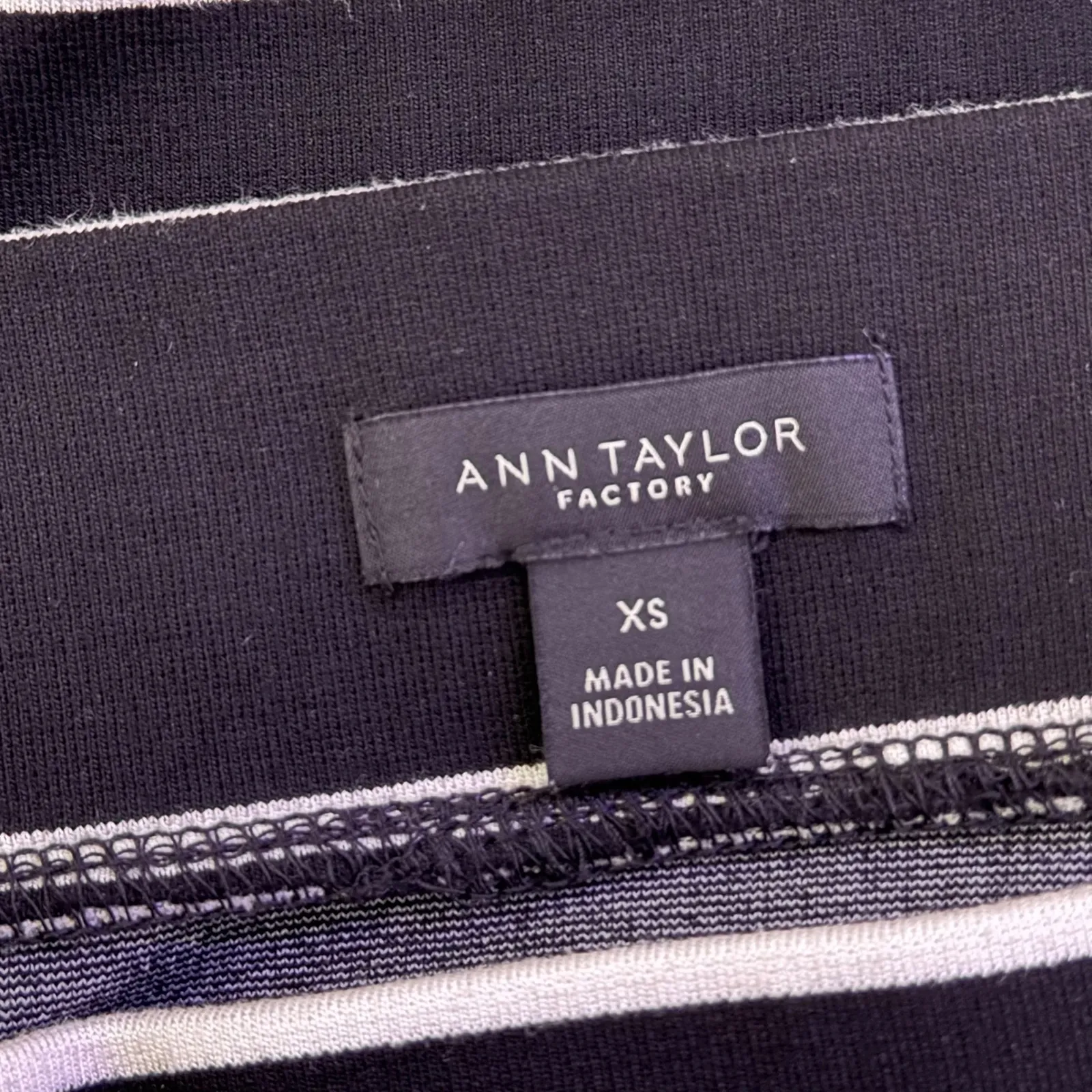 Ann Taylor Faux Wrap Pencil Skirt Womens XS Black White Stripe‎ Office Siren - Image 3