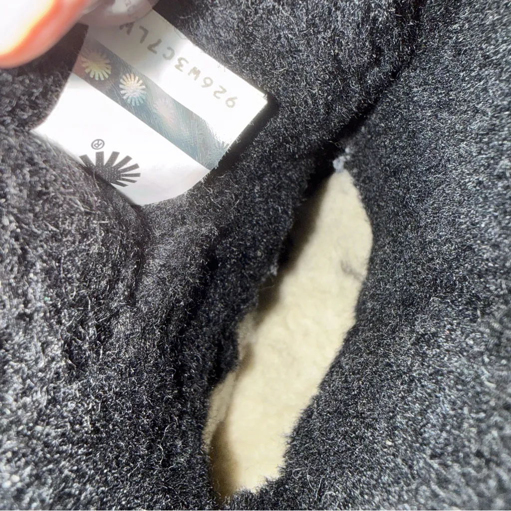 Ugg Women's Classic Mini Stellar Sequin Black Boots, Women’s 3/ Kid’s 1-2/ 35 EU - Image 4