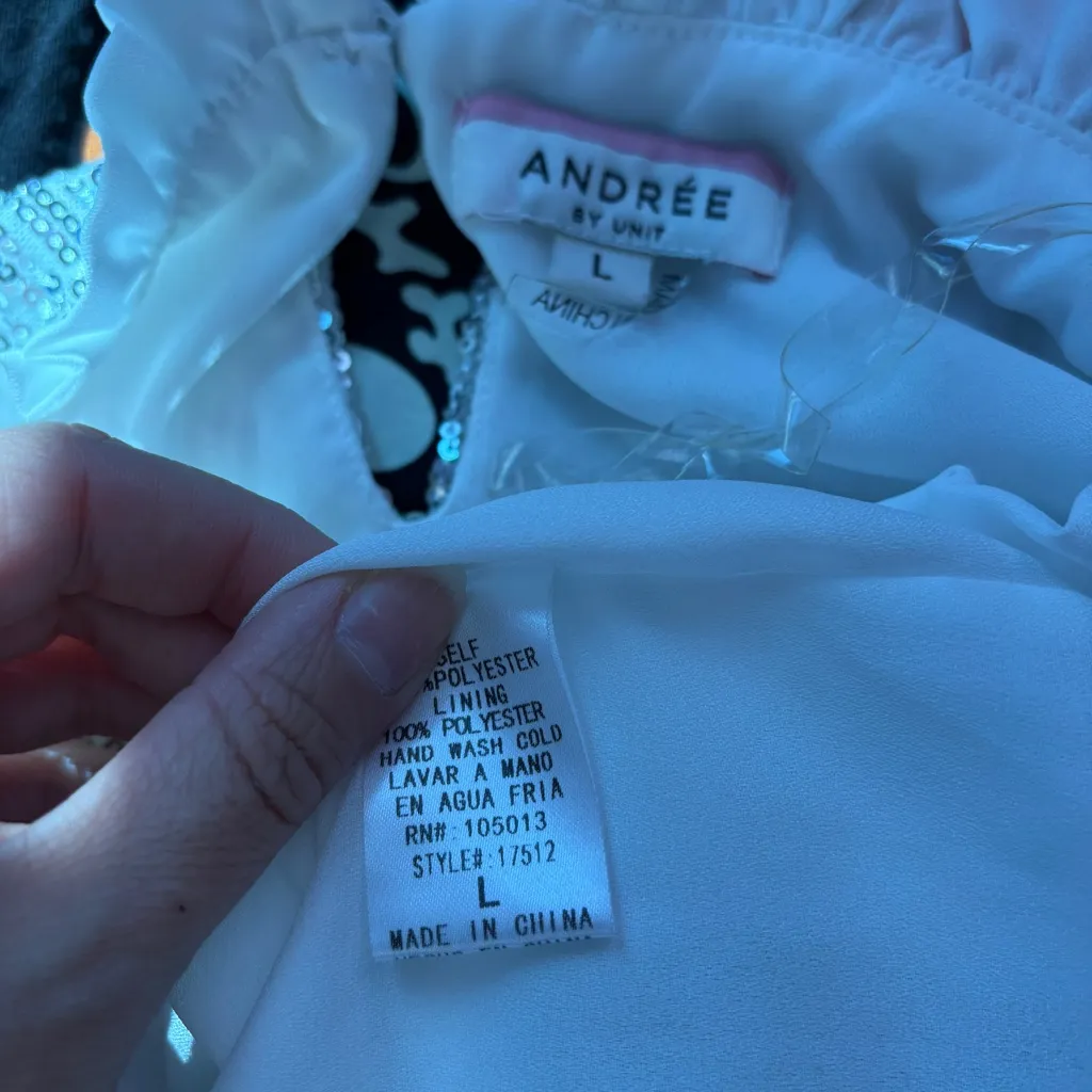 ANDREE BY UNIT White & Silver Short Sleeve Sequin Ruffle Hem Blouse - Image 8