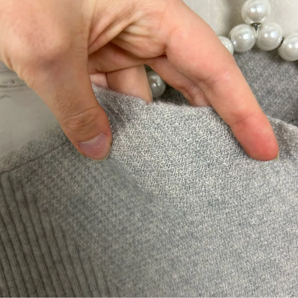 Saks Fifth Avenue Grey Ribbed Cashmere Knit Sweater Size M - Image 8