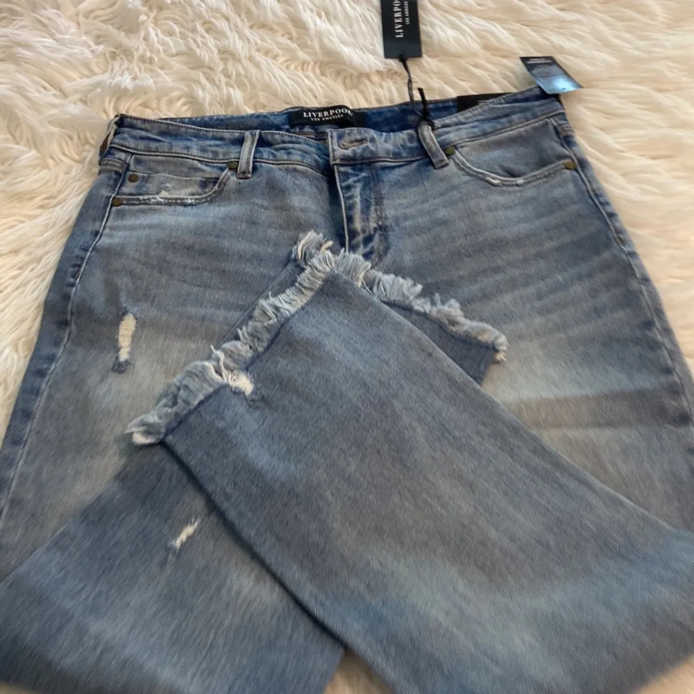 Liverpool Women's Blue Distressed Jeans size 10/30 brand new inseam 27” - Image 10