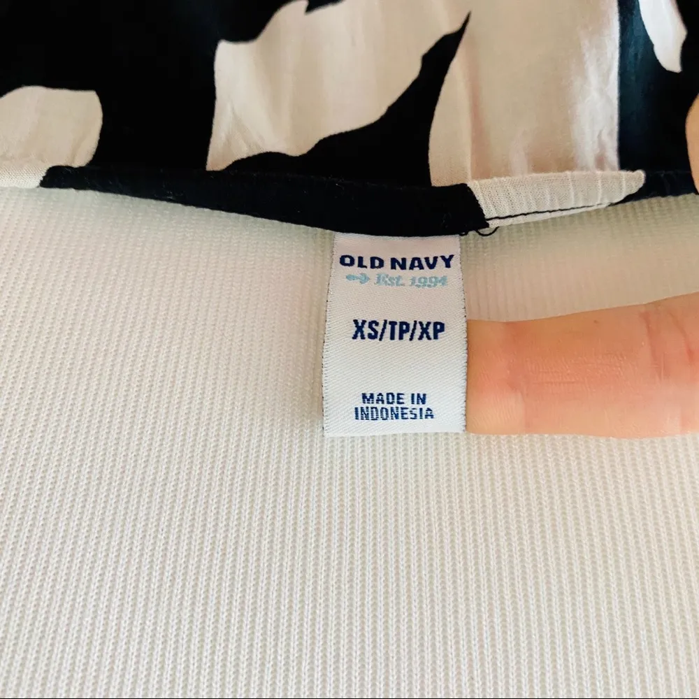 🌼Old Navy🌼Watercolor Daisy Black Strappy Dress - Image 3