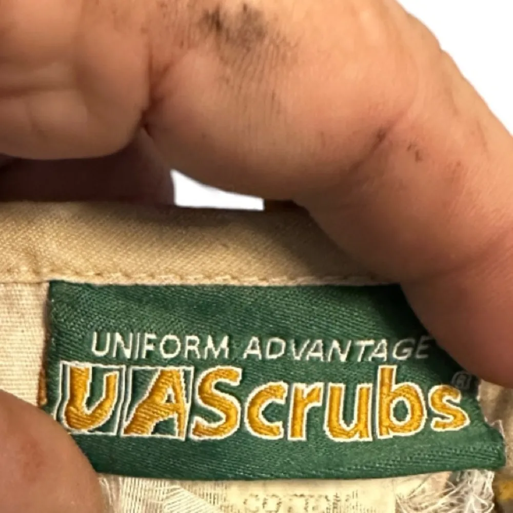 UA Scrubs Thanksgiving‎ Scrub Shirt Size M - Image 5