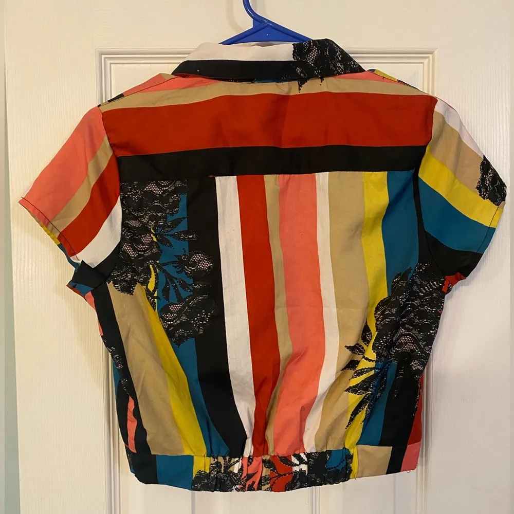 Live 4 Truth | Women’s funky button-up collared shirt with tie knot, size S - Image 4