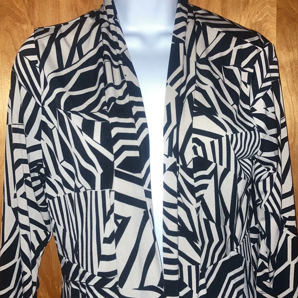 Black & White Zigzag Striped Dressbarn Shirt - Image 4