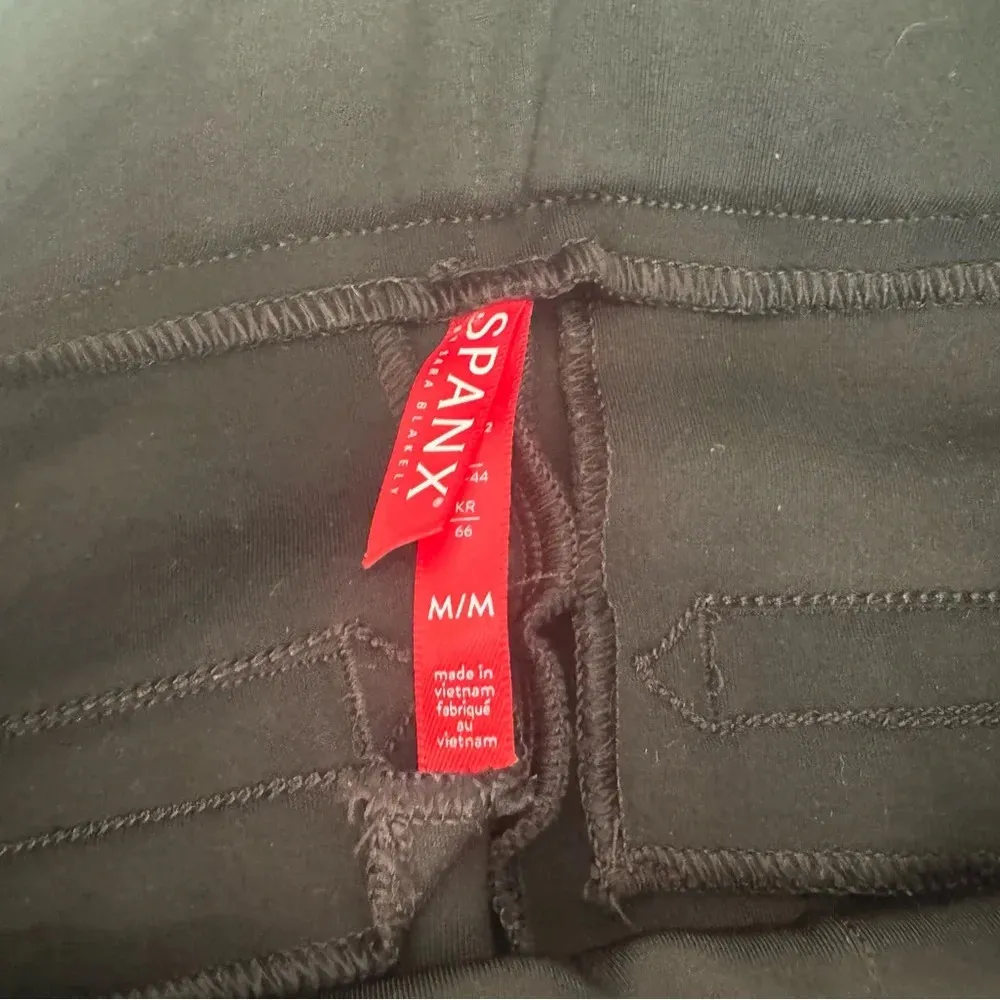 Spanx The Perfect Black Pant Back Seam Ankle Skinny Pants Dressy Ankle Shaping M - Image 10