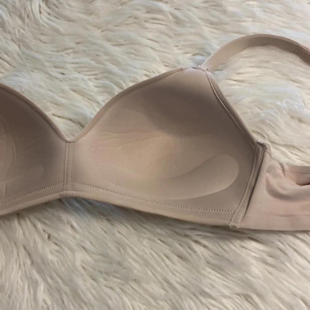 Warners Bra size 36B no wires have padding and adjustable stripes - Image 4
