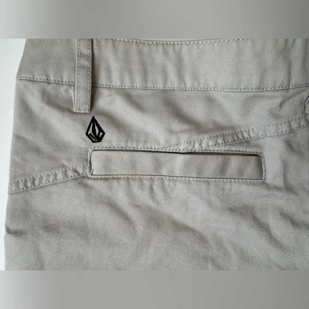 Volcom Women's Y2K Corpo Class Light Gray Cargo Shorts Size 29‎ - Image 5