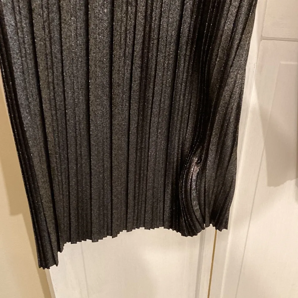 NWT Ann Taylor Black and silver Metallic size XS The Pleated Wide Leg Pants - Image 2