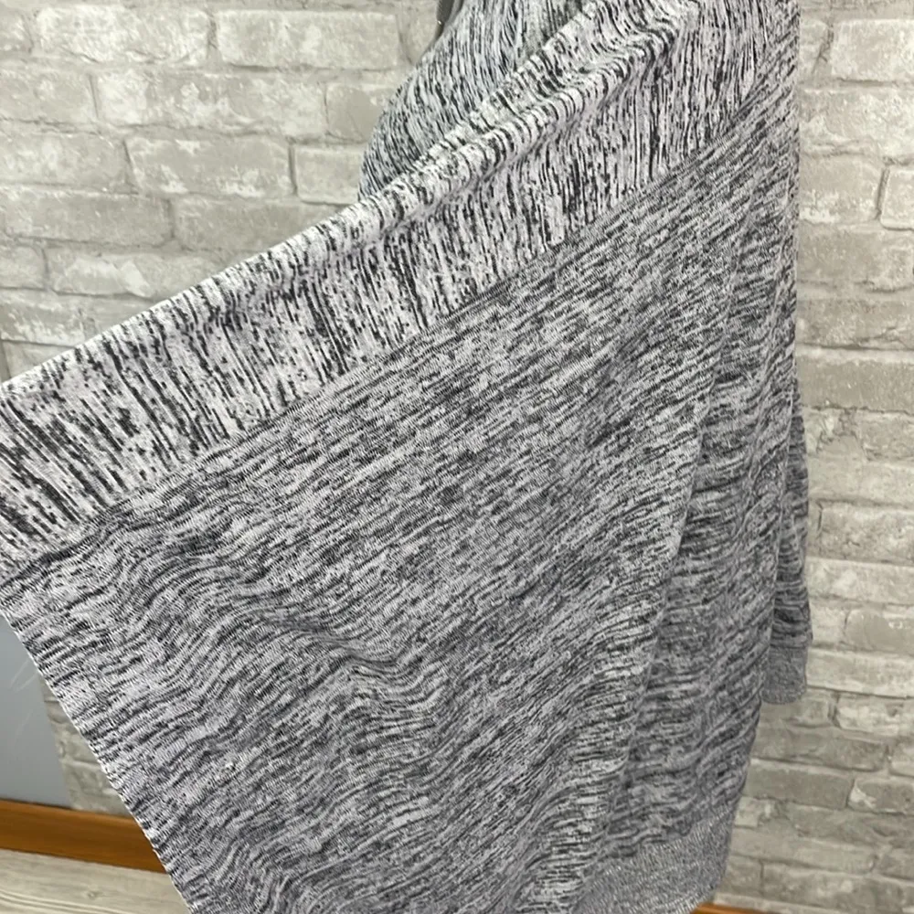 Athleta Blissful Hooded Poncho Gray - Image 4