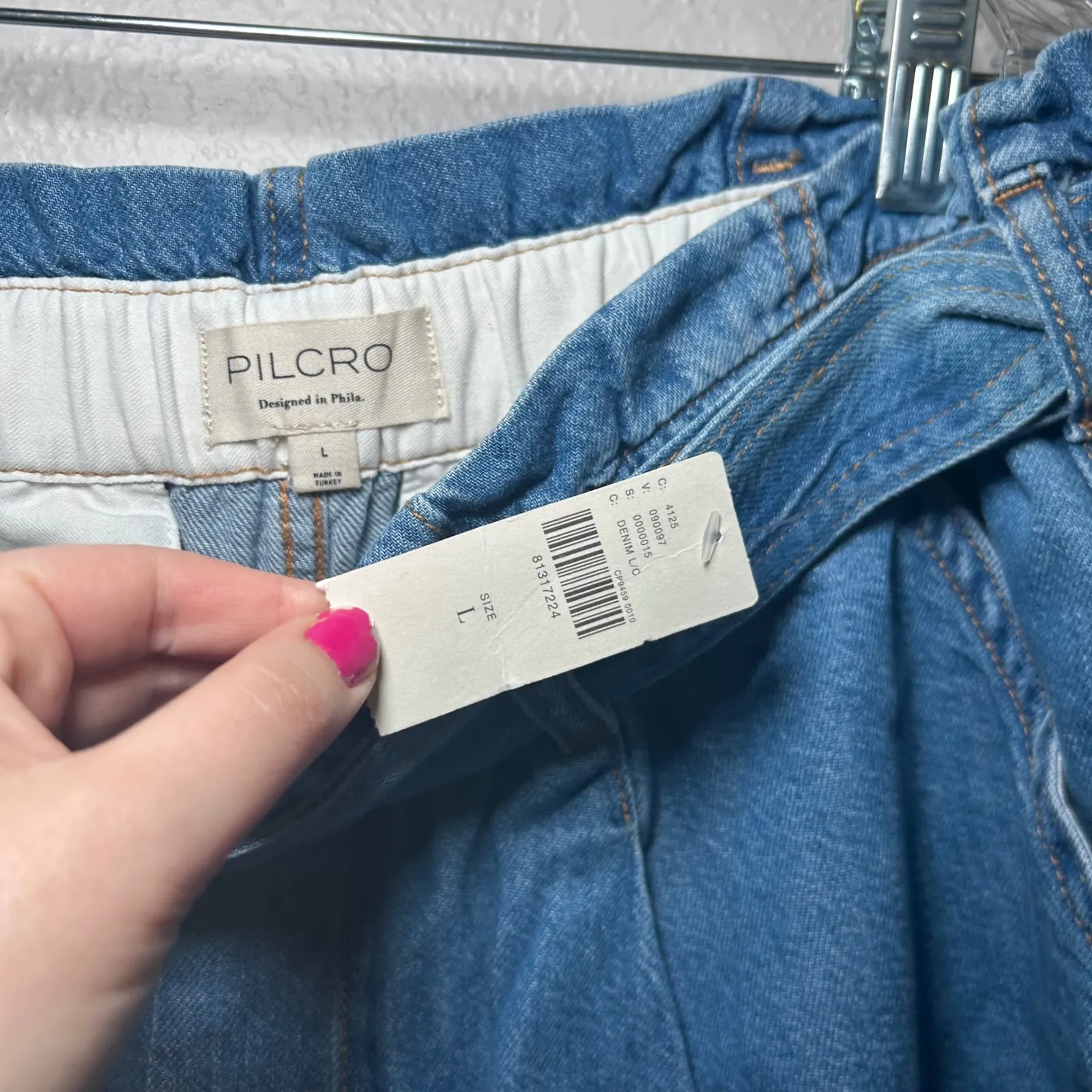 NWT PILCRO Anthropologie Paperbag Waist Denim Shorts Blue Size L boho Classic - Image 4