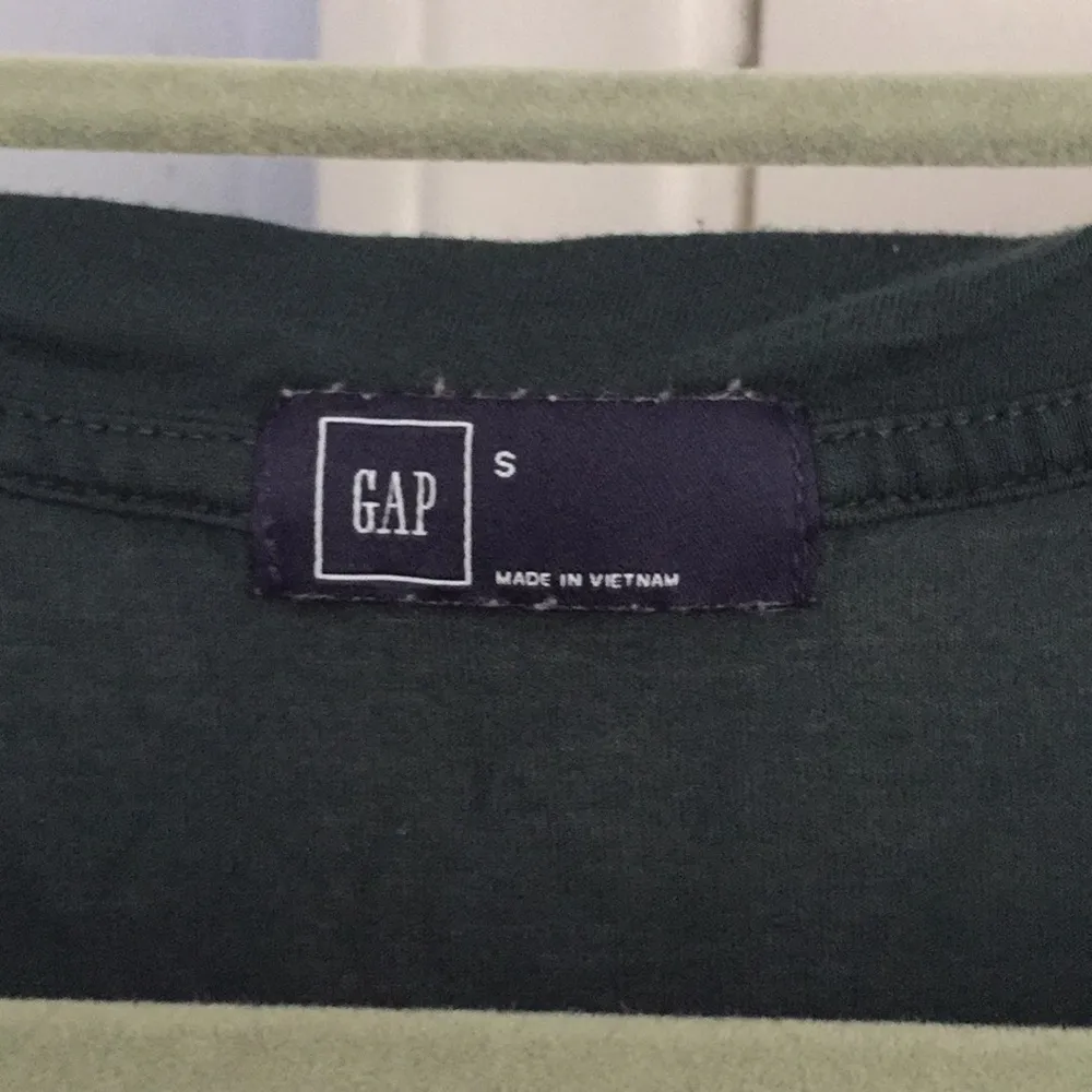 Gap green tank top - Image 3