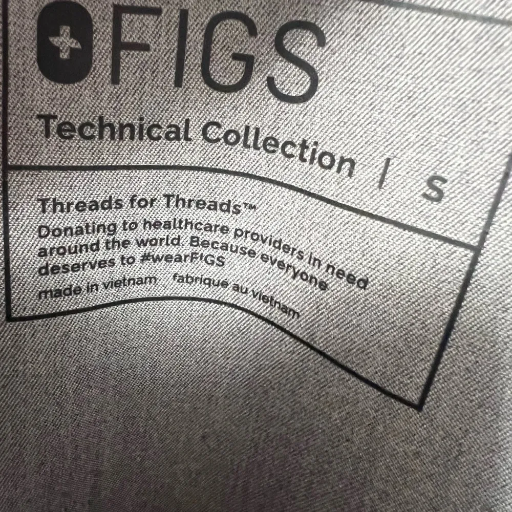 Technical Collection Grey Women’s Scrub Top Size Small - Image 5