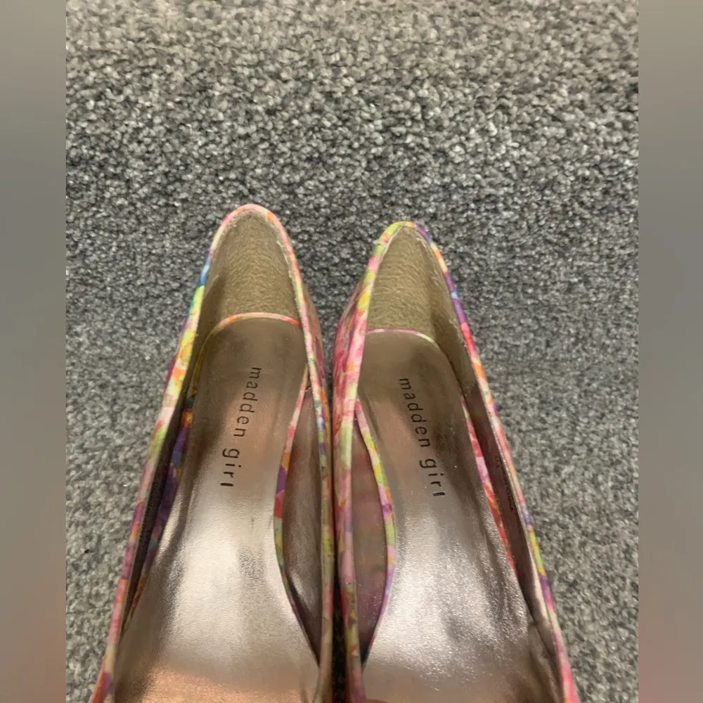 Madden Girl Floral Heels - Image 7