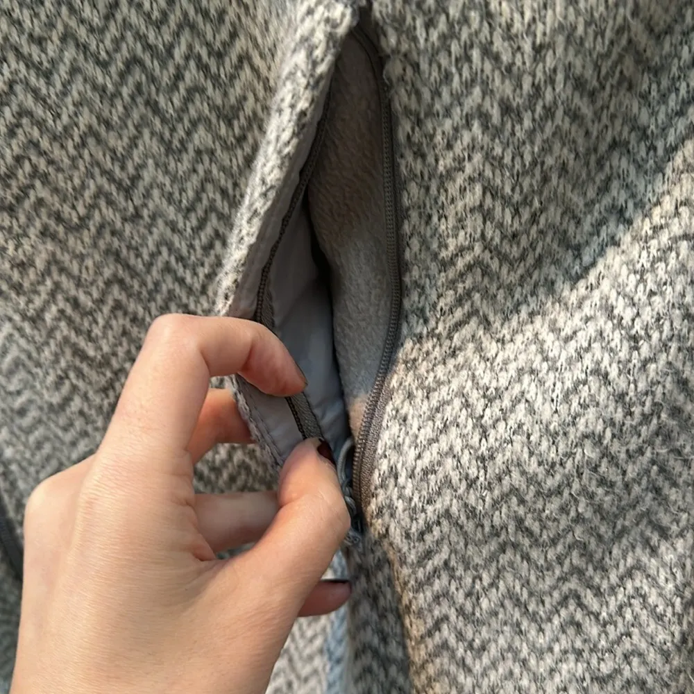 Sherpa lined jacked with hood and pockets Gray - Image 2