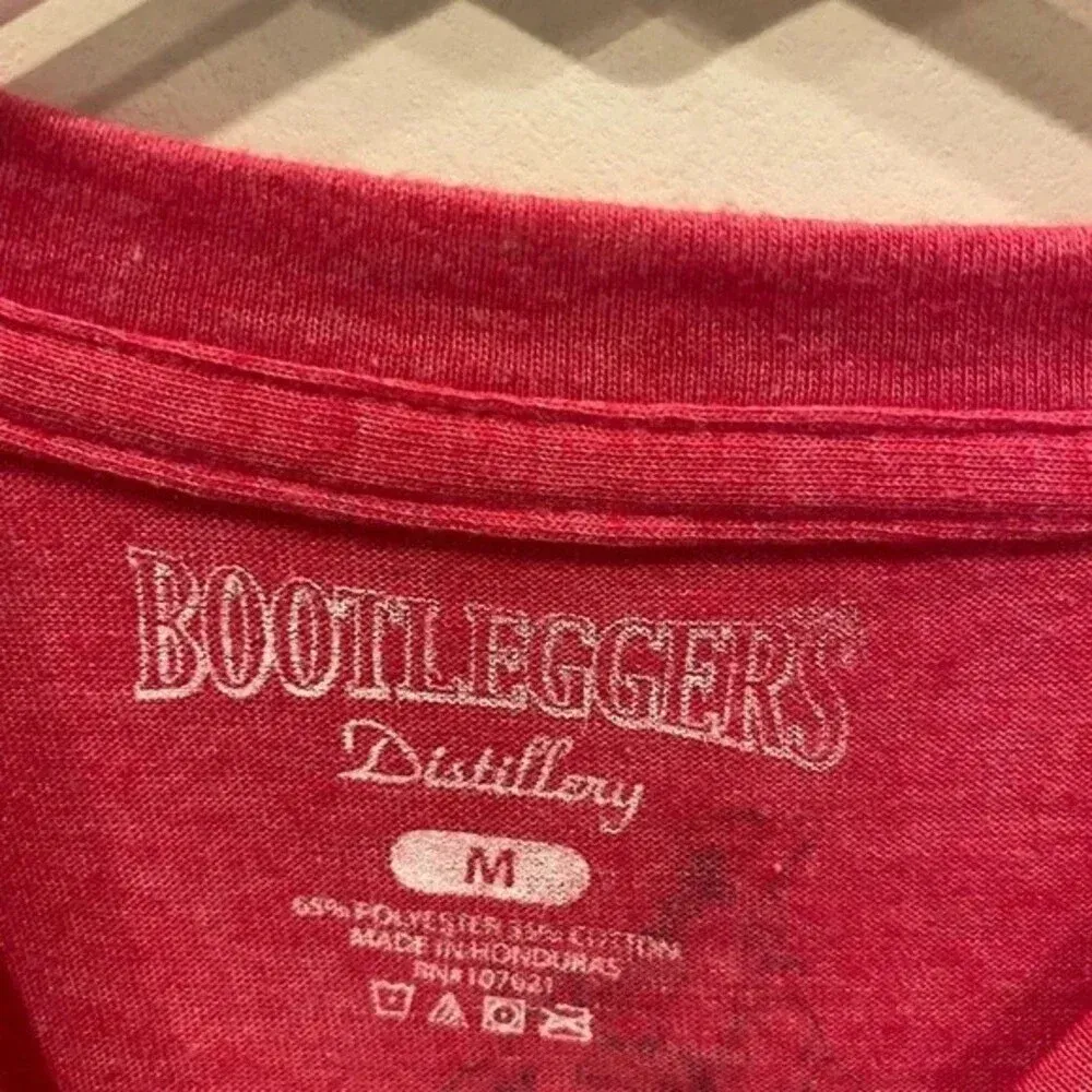 Bootleggers Distillery Drinks Well With Others Tee‎ size M Red Size M - Image 3