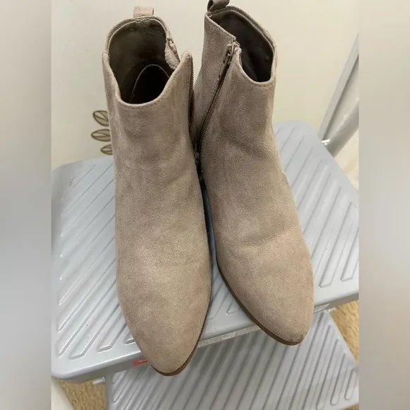 Old Navy Ankle Booties Suede Size7 - Image 2