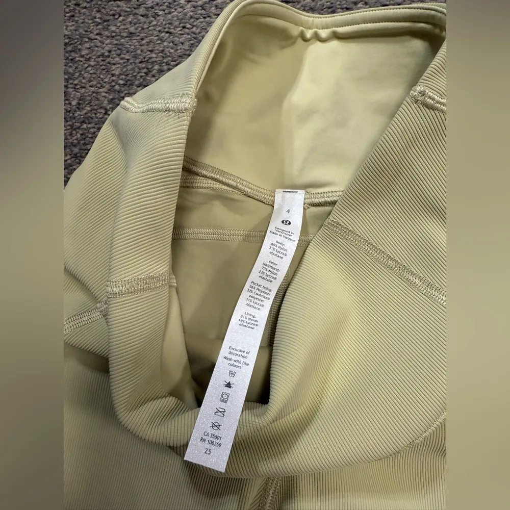 Lululemon Ribbed Contoured High-Rise Short 8"
Dew Green size 4 - Image 6