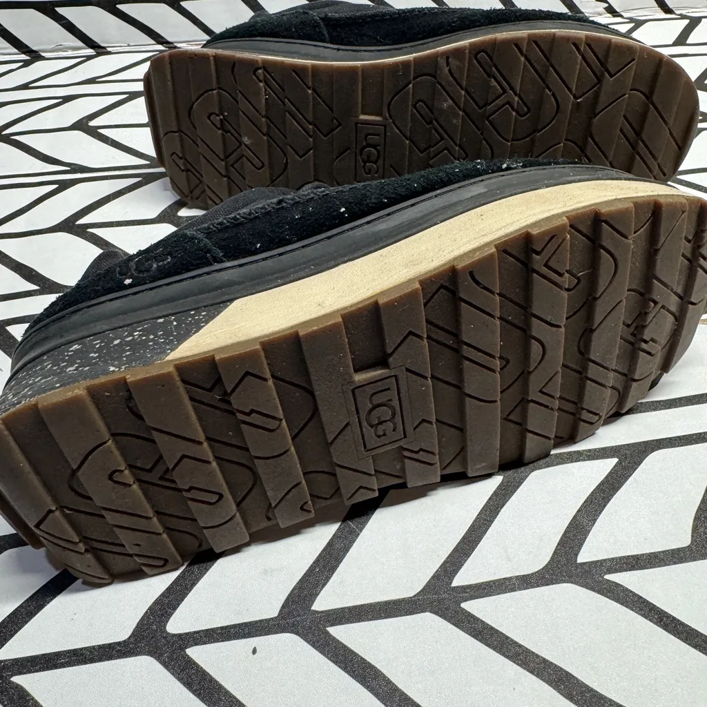 UGG  Marin Lace Platform in size 8.5 - Image 8