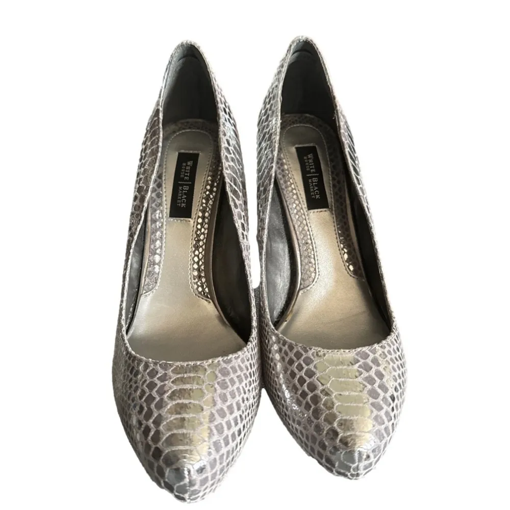 White House Black Market Silver Metallic Snake Print Pumps Size 6.5 - Image 2