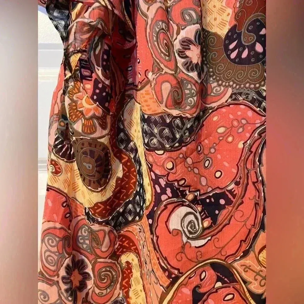 NWT Floral Swirl Blouse Casual, work, flowy, v neck, flutter sleeve D4‎ - Image 7