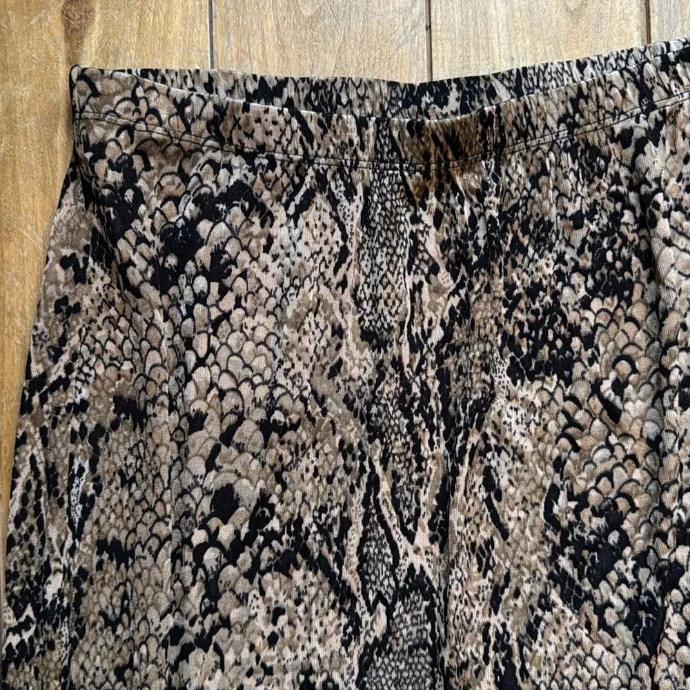 y2k Elegant Black Snake Print Maxi Skirt Small - Image 2