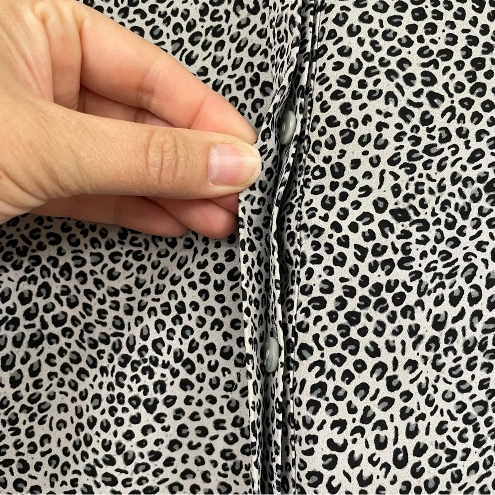 NYDJ Black & White Animal Print Boho 3/4 Sleeve Womens Blouse XS Button Down - Image 3