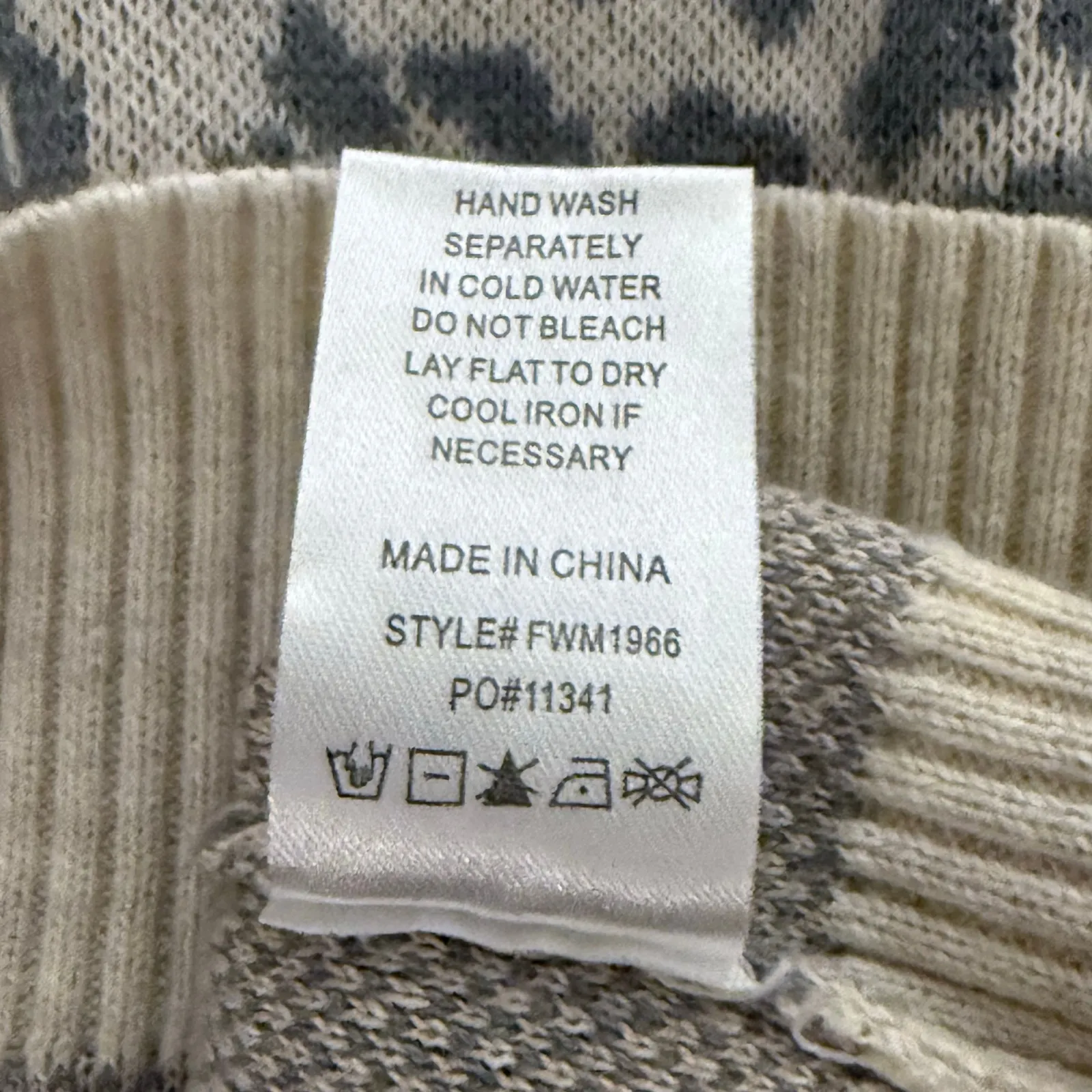 Fate Crew Neck Long Sleeve Knit Leopard Print Sweater Animal Print Size Small Tan - Image 5