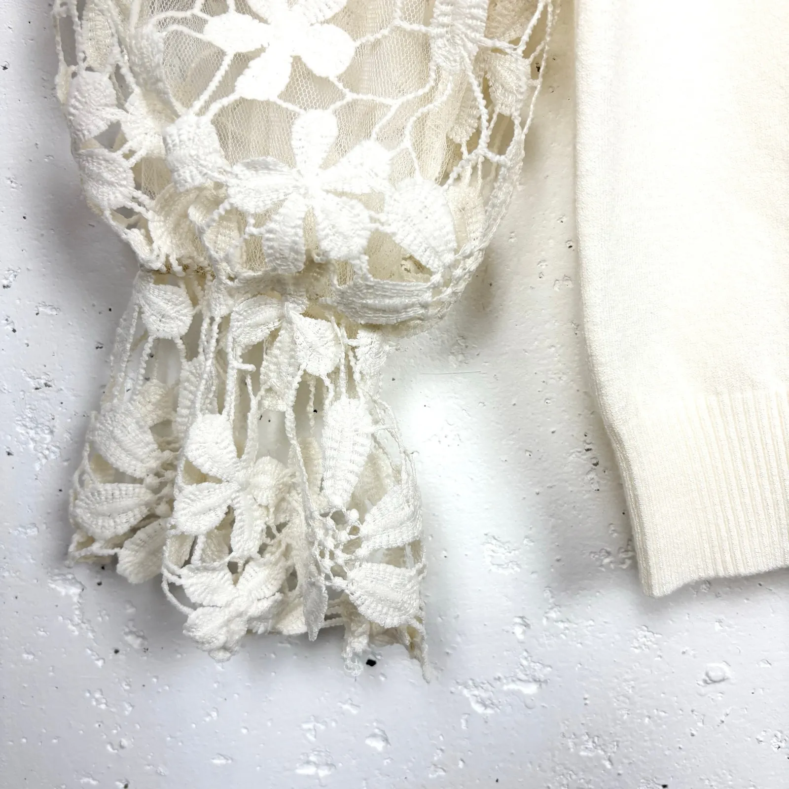 Siani Milano Vanilla Floral Lace Sleeve Sweater Rayon Blend Crewneck Size Medium - Image 7