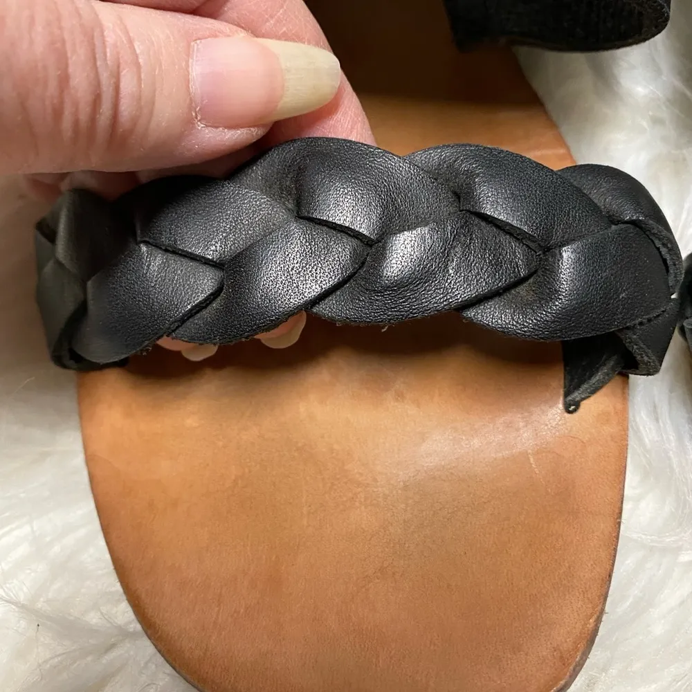 TAHARI Leather Flats Size 8 - Image 2