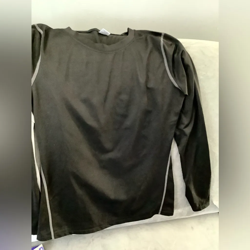 Bundle of three athletic tops 🖤🤍💙 NEW Blue - Image 5