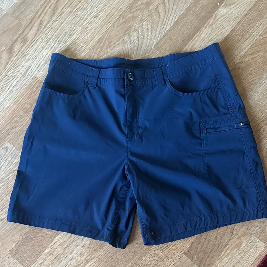 Eddie Bauer Women's Blue Cargo Shorts - Image 2