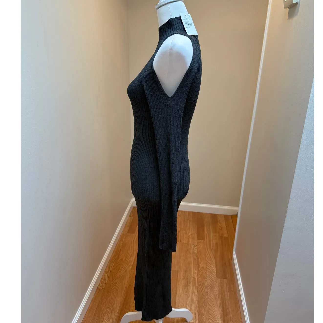 NEW ASTR Ribbed Midi Dress Womens Medium Charcoal Cold Shoulder Bodycon Stretch - Image 4
